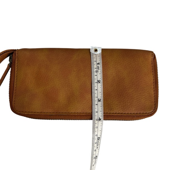 Free People Vegan Leather Wristlet Wallet Brown Zip Around Stud Pull - Picture 7 of 7